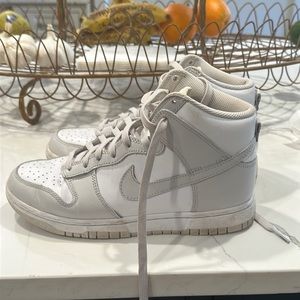 Nike high top dunks men’s 6.5 white and gray